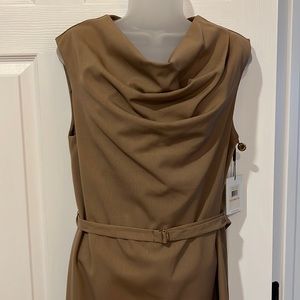 Classic style with an amazing neckline for this dress